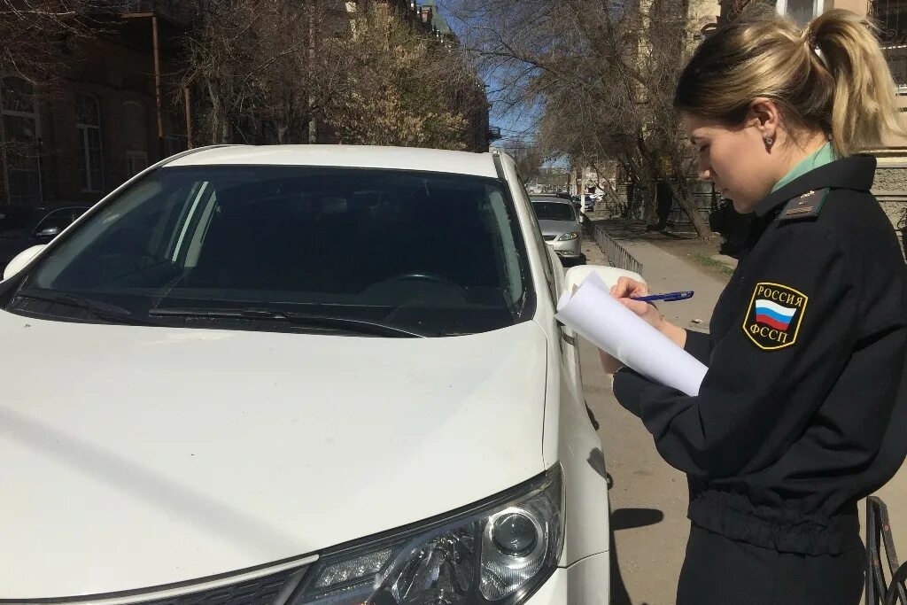 Приставы авто. Машина приставы забирают авто. Служебная машина приставов. Рейд ГИБДД по взысканию задолженности. Отдел по взысканию административных штрафов