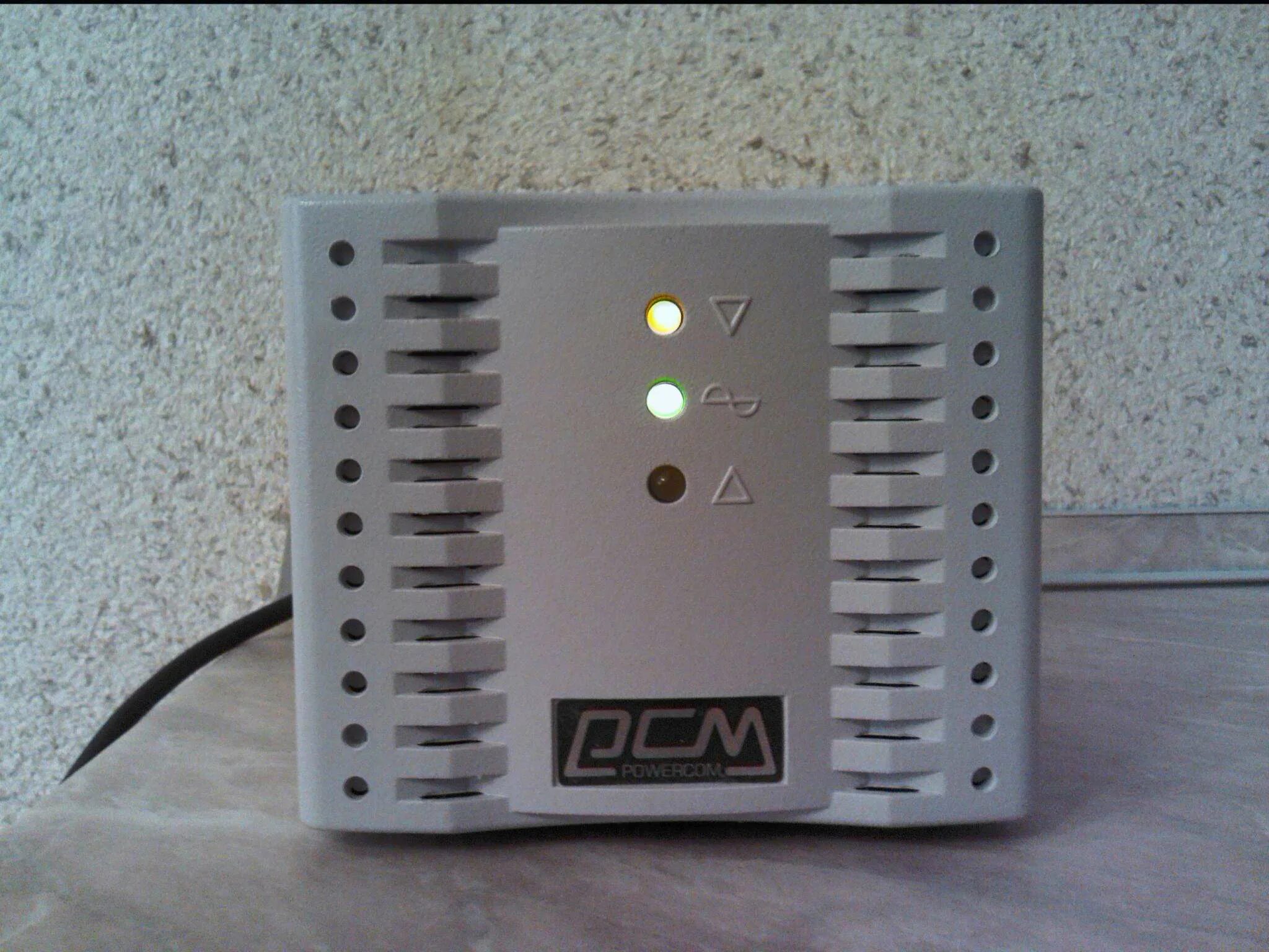Стабилизаторы напряжения powercom tca. Стабилизатор powercom tca-1200. стабилизатор напряжения однофазный powercom tca-1200. ибп powercom tca 1200. стабилизатор напряжения avr powercom.