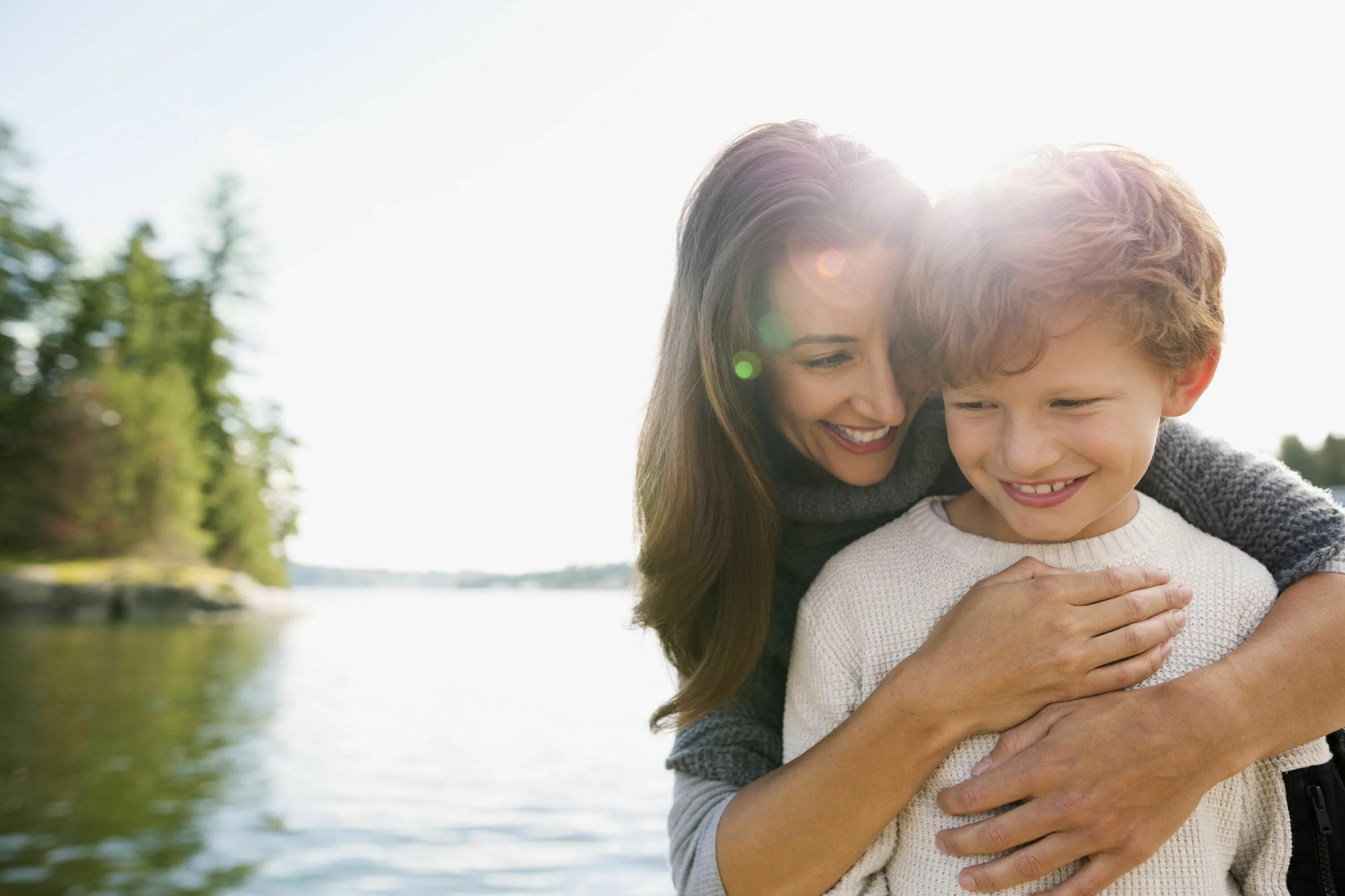 Mom and father. Родители и дети. Прекрасные отношения с детьми. Добрые отношения с детьми. Хвалить ребенка.