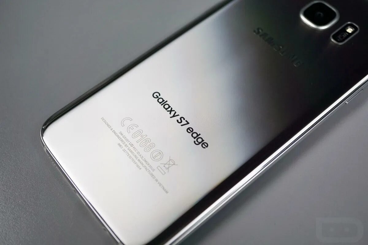 Купить серый samsung. Galaxy s7 Silver. S7 Edge Silver. Самсунг s7 серый. Verizon Galaxy s7.