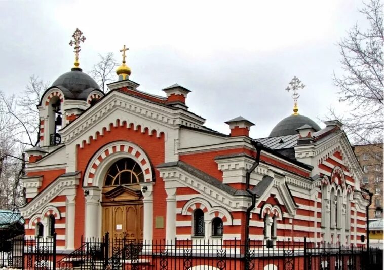 Храм архангела михаила на кутузовском. Храм архангела михаила москва близ избы. Часовня при кутузовской избе. Часовня при кутузовской избе. Храм михаила архангела при кутузовской избе.