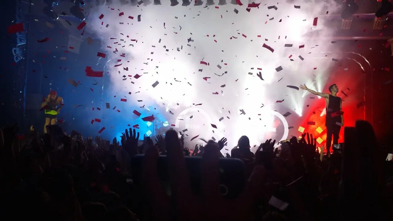 Укулеле twenty one pilots. Twenty one pilots live stream experience. Trees twenty one pilots. Twenty one pilots 2023. Twenty one pilots на сцене.