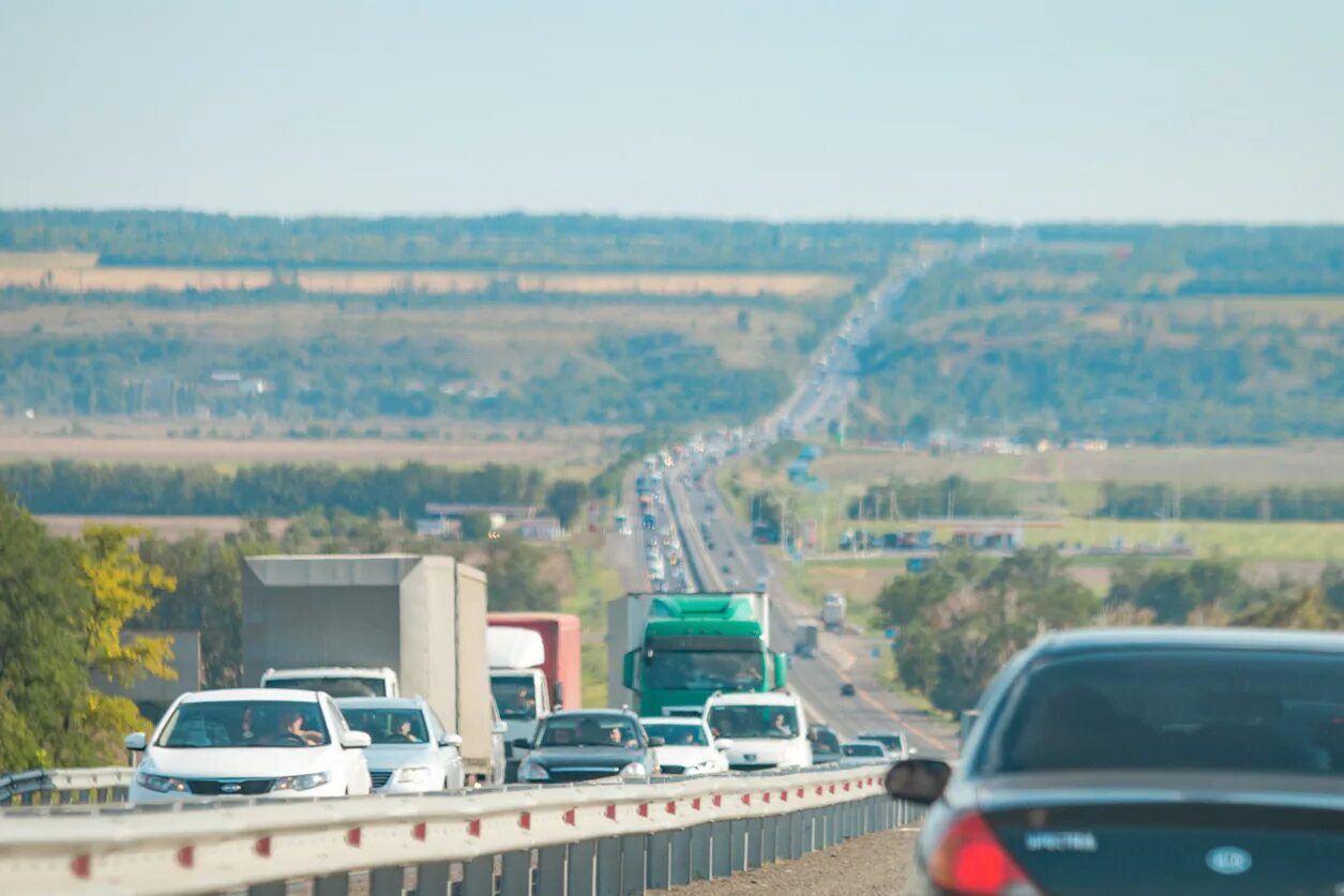 Автобус на трассе. М4 дон шахты ростов на дону. 55 машин на трассе м4. М4 дон шахты ростов на дону. М4 дон шахты ростов на дону.