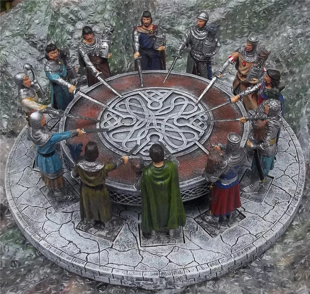 Камелот круглый стол короля Артура. Сколько рыцарей за столом