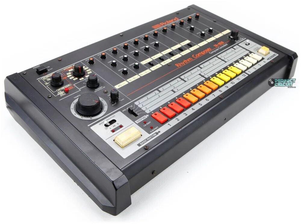 Драм машина roland tr-808. Drum machine roland tr 808. Машина 808. Roland tr-808. Машина 808.