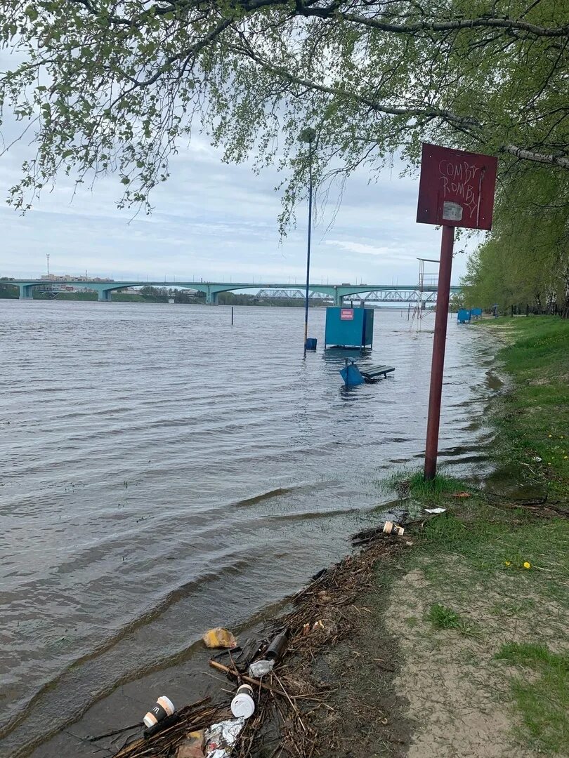 Уровень волги в ярославле сегодня. Рыбинск затопило набережную 2020. Рыбинск подтопление набережной. Затопило набережную Волги Ярославль. Затопленная набережная Рыбинск.