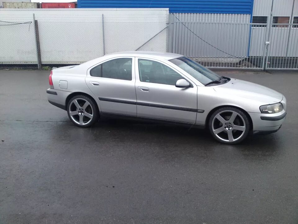С60 диски. Volvo s60 r17. диски volvo s60r. volvo s60 2004 на дисках. volvo s60 диски.
