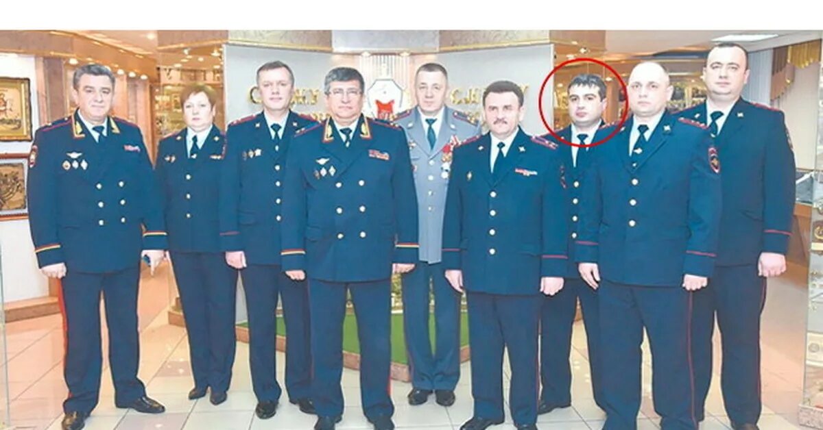 Usb розетки в метро 81-765. Алексей смирнов мвд. Усб метро. Usb зарядка в вагонах метро москва. Инспектор службы безопасности метрополитена.