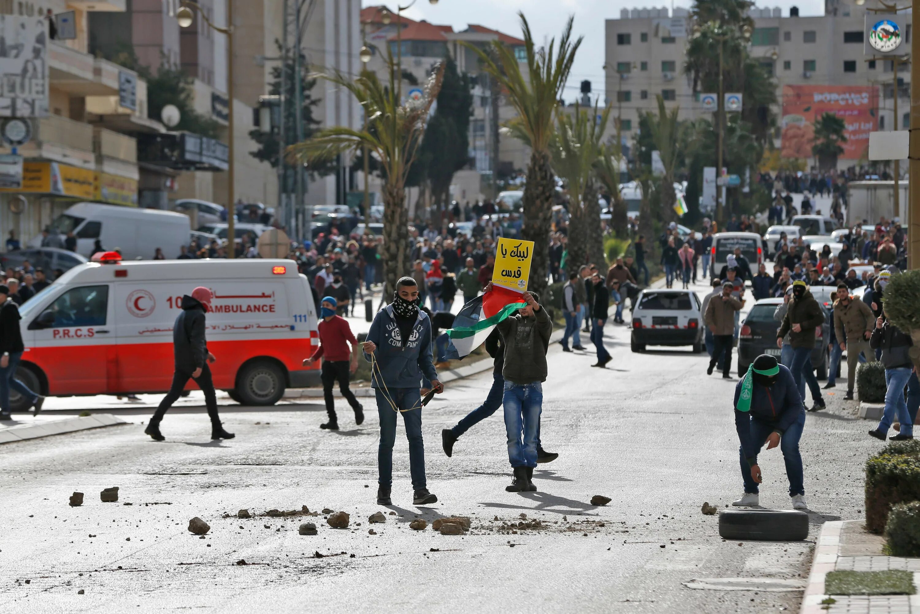 Сегодня в израиле. Люди на улицах Израиля. Столкновения на Западном берегу. Ситуация в Израиле на сегодняшний день. Рамалла фото города.