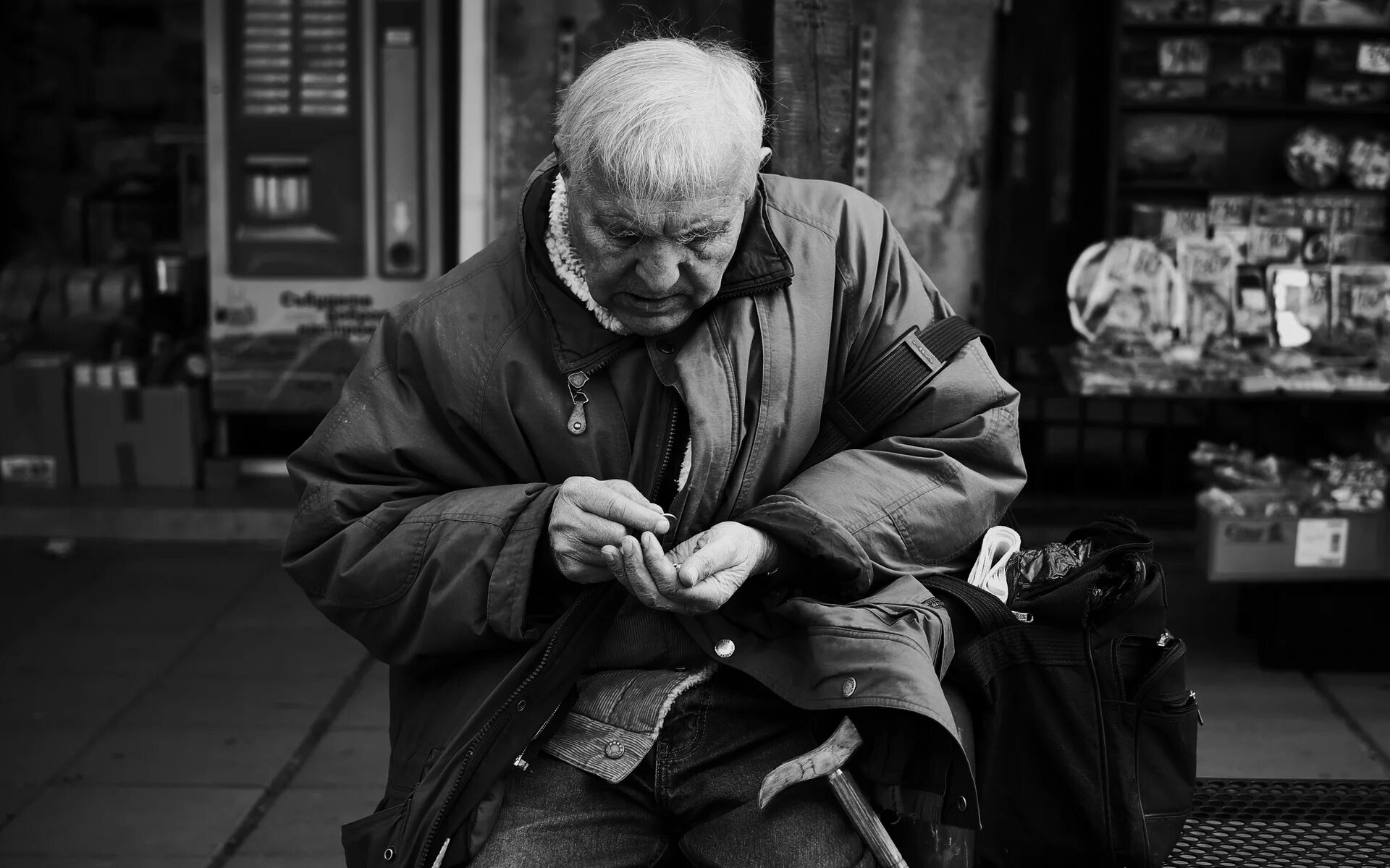 Люди оказавшиеся в трудной жизненной ситуации. Бедные дети россии. Издревле обездоленный нездоровый. Нищета и разруха. Бездомные москвы в 1990е гг.
