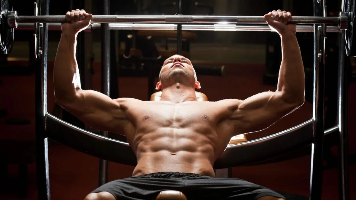 Отжимания на одной руке. Спортивный мужчина. Тренировка в зале. Необычные спортивные упражнения. Тренировки отвечаю.