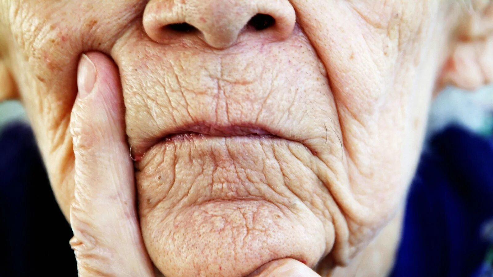 Почему сохнет во рту что делать. Ротовая полость у пожилых. Язык пожилого человека.