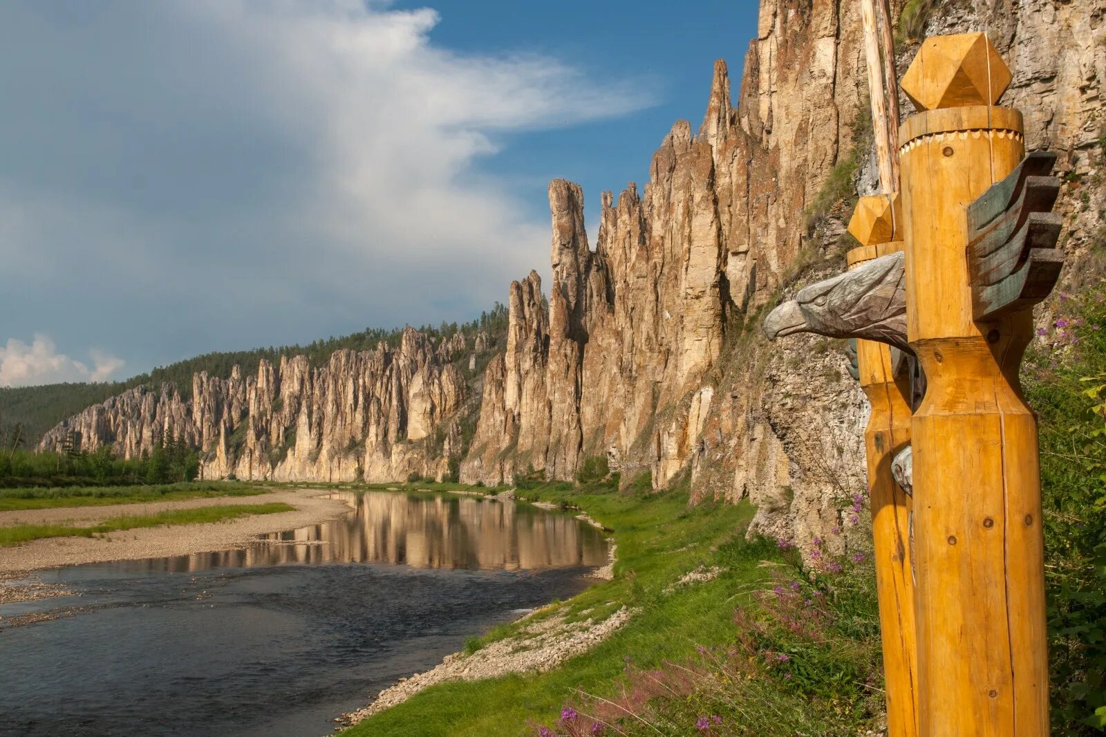 Природный парк сиинэ. Горном улусе. Горном улусе. Якутия река синяя синские столбы. Река сиинэ якутия.