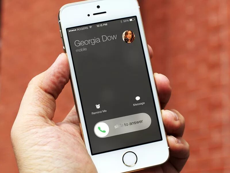 Iphone pro на звонок. Входящий на айфон. Смартфон звонок. Звонок на айфон. Входящий звонок айфон.