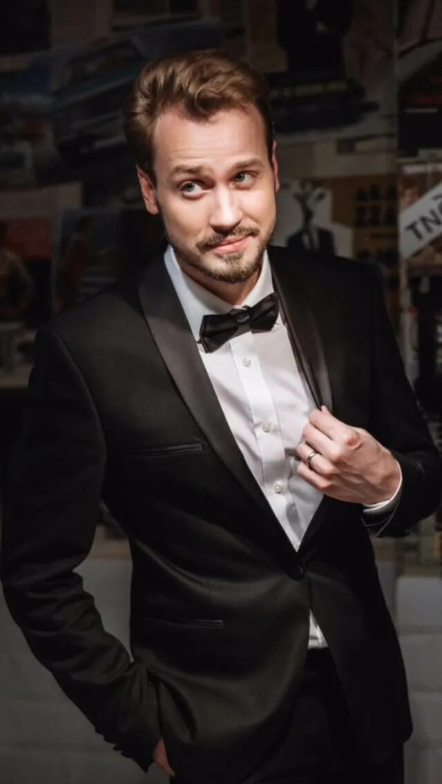 Актер ведущий программы. Актер ведущий программы