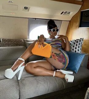 Cardi B の 新 曲"Hot Sh*t"が 今 週 金 曜(7/1)に リ リ-ス 予 定... 