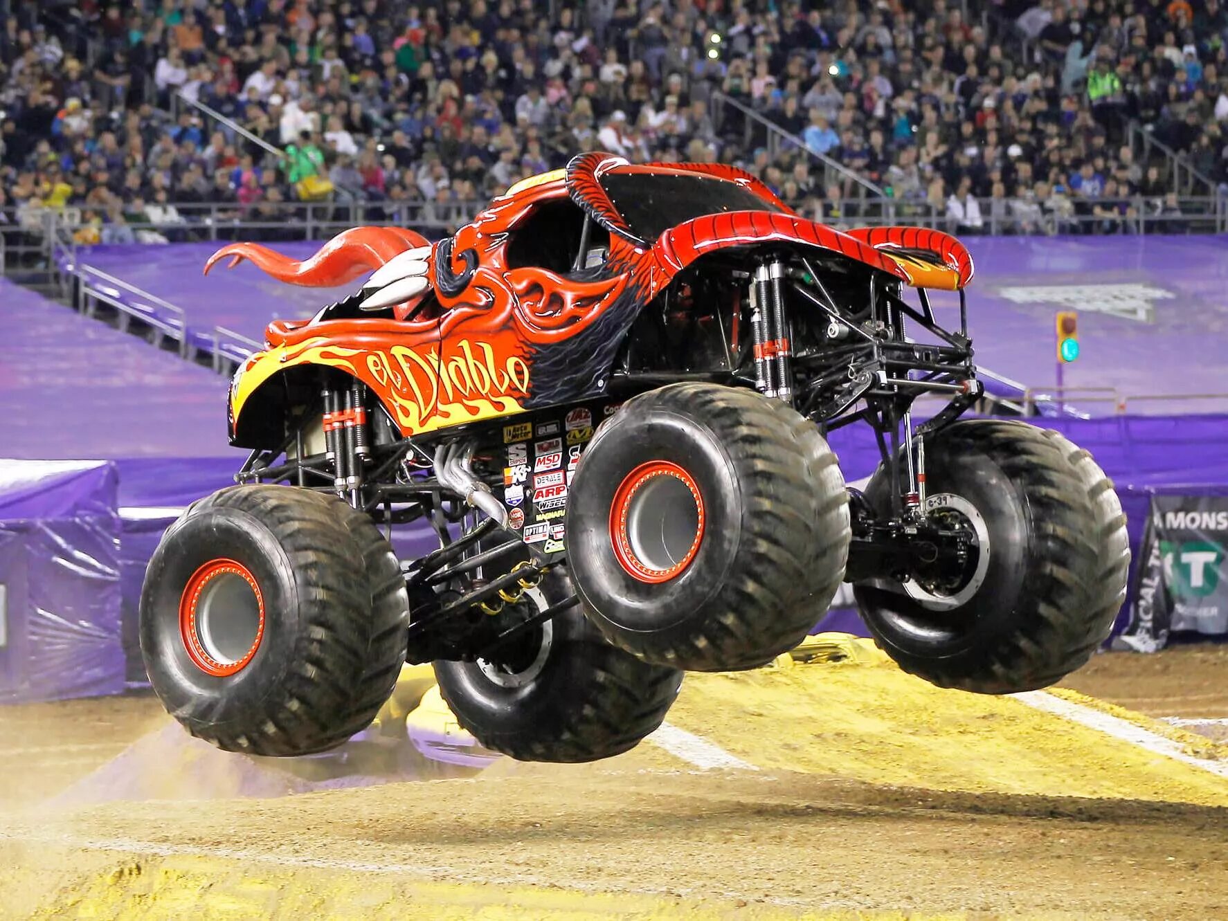 Машина монстр-трак 689-b17. Гоночную машину монстр трак. Grave digger машина. Grave digger монстр трак. Monster truck игра.