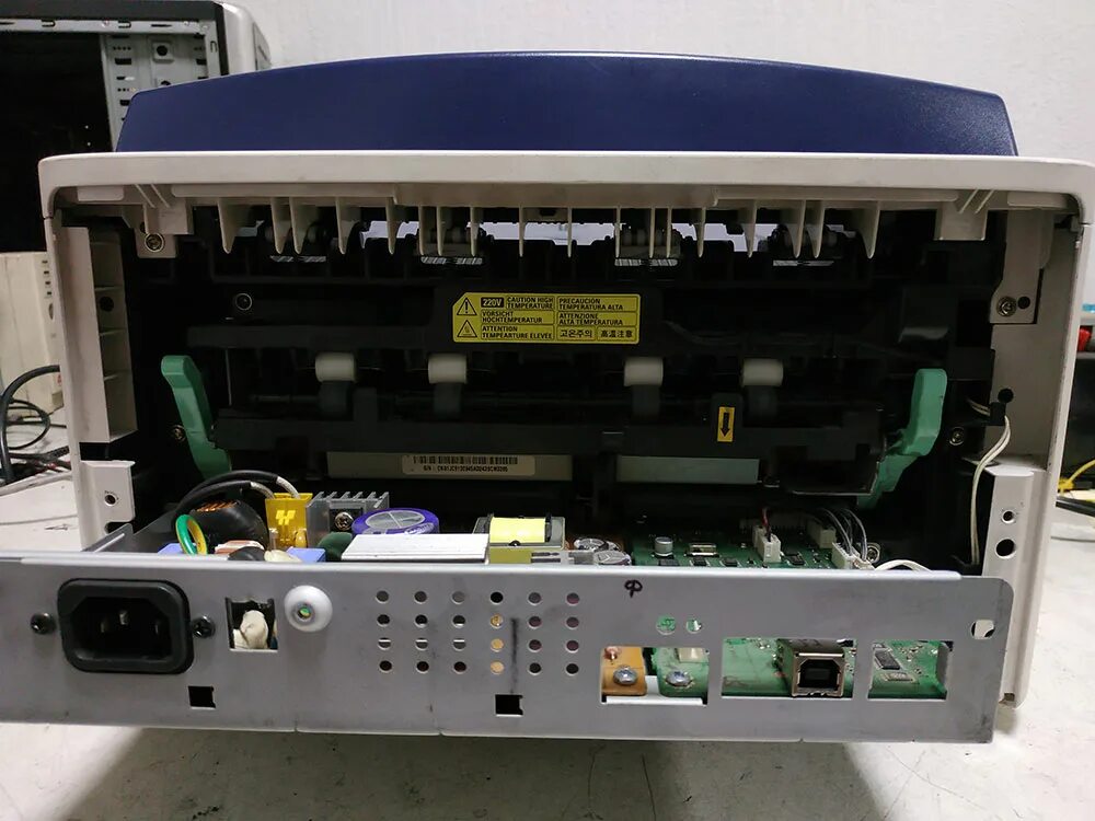 Xerox разбор. Принтер ксерокс 3140. xerox 3140 лоток. фиксаторы лотка xerox 3140. xerox 3140 разбор.
