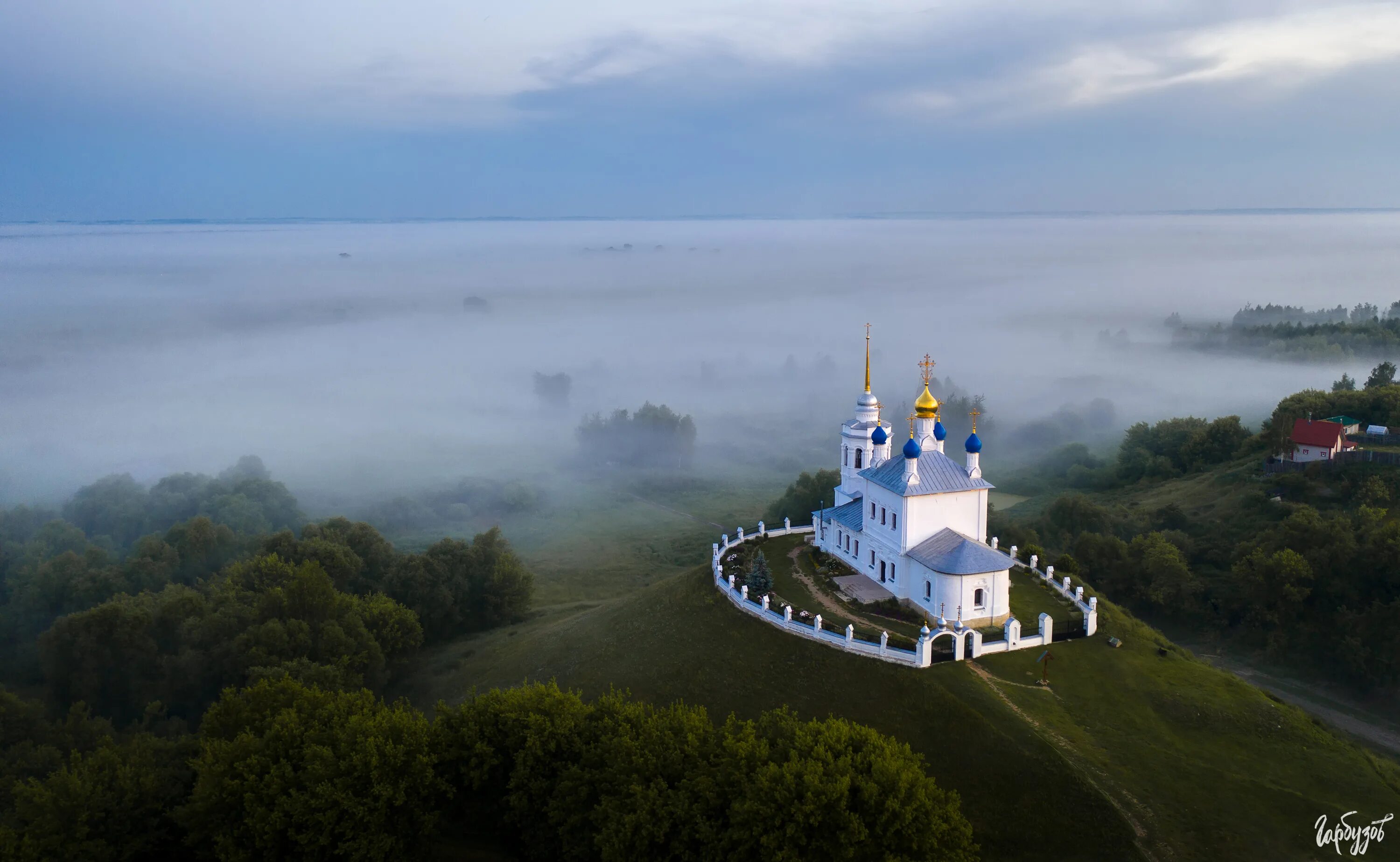 Церковь на холмах. Свято Успенский женский скит Епифань. Епифань Тульская область монастырь. Храм в Епифани Тульской области. Епифань храм на Холме.