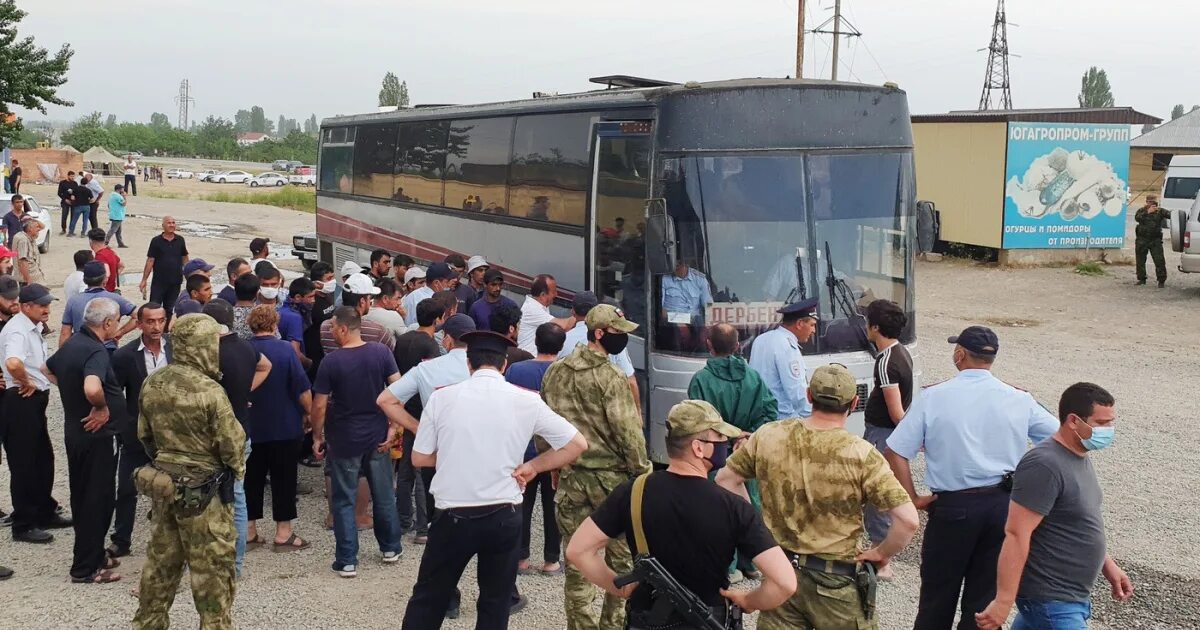 Дагестан что происходит сейчас сегодня. Яраг казмаляр граница азербайджана. республика дагестан яраг казмаляр. яраг казмаляр кпп. дербентская таможня яраг казмаляр.