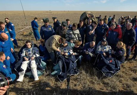 Космонавты вернулись на землю сегодня