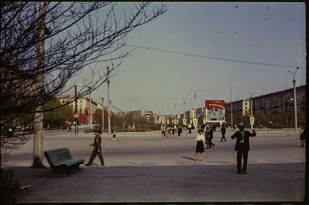 Настоящее челябинское время. Челябинск 1972 год. Челябинск времен СССР. Челябинск металлургический район 1972 год фотографии. Металлургический район Челябинск фото СССР.