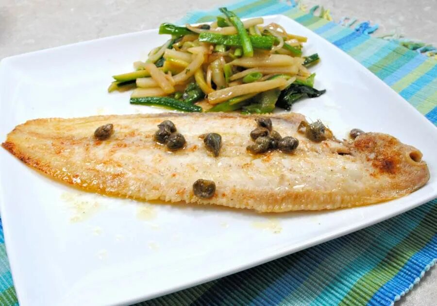 Dover sole рыба. Морской язык жареный. Морской язык рыба. Морской язык блюдо. Морской язык польза и вред