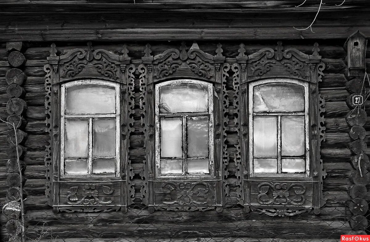 старинные окна. окно в старые времена. окна старинных домов. окно в старые времена.