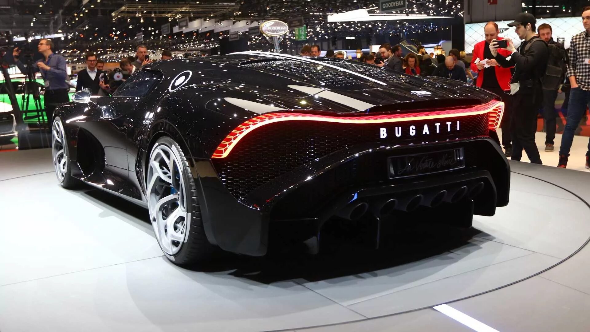 Bugatti voiture noire цена. Бугатти Ноир. Бугатти la voiture noire. Машина Бугатти la voiture noire. Бугатти Вольтури.