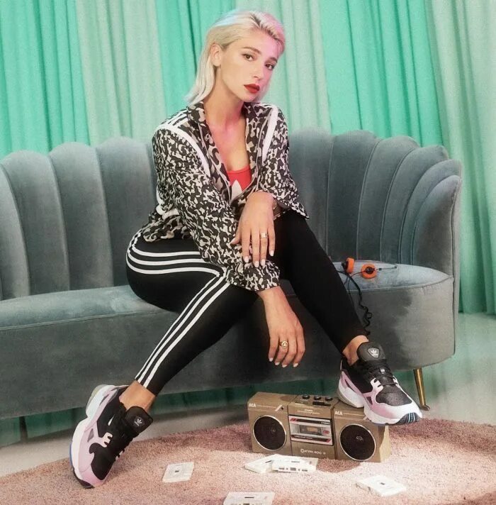 Ивлева вечеринка кто был в одном носке. Настя коваль орёл и решка. Ивлеева. Настя ивлеева фотосессия 2022. Ивлеева томи томми кэш.