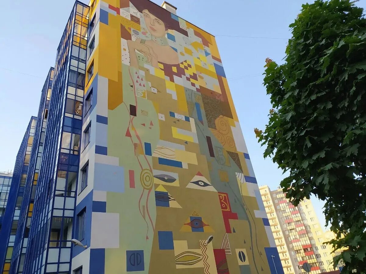 Демонтаж квартиры перед ремонтом. Застройка из гипсокартона в съемочном павильоне. Кирпичный проем с рулеткой 90см фото. Стройка отделка лобня. Отделка квартиры в доме 1977 года постройки.