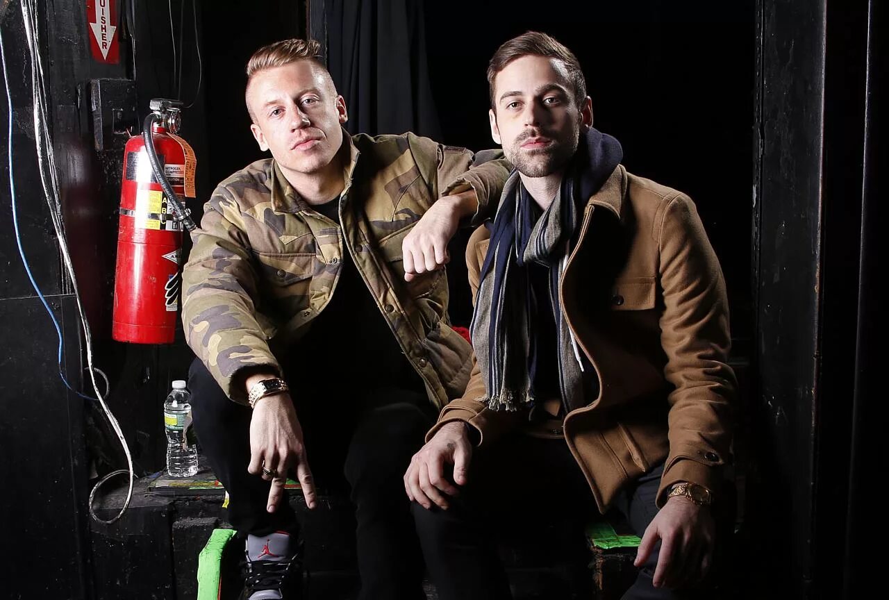Macklemore ryan lewis ray. Macklemore ryan lewis. ryan lewis певец.