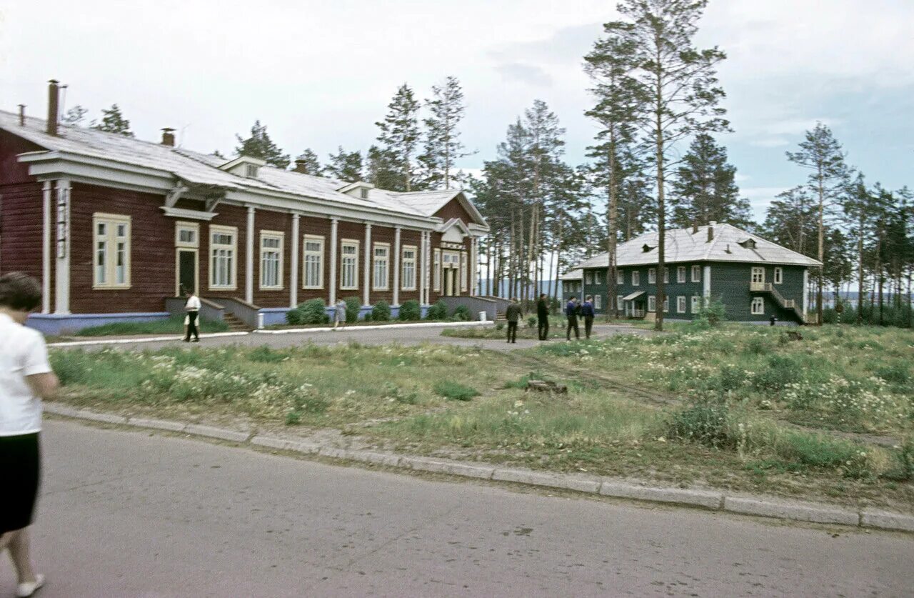 Братск иркутская область поселок. Ресторан Падун Братск. Южный Падун Братск. Поселок Гидростроитель Братск. Посёлок Падун город Братск.