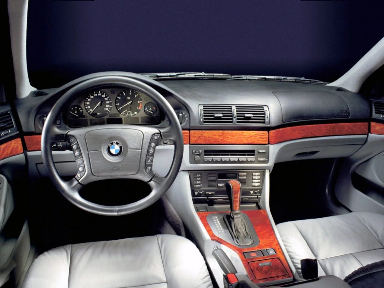 2.5 л 170 л с. БМВ 525 е39 салон. BMW 5 e39 1995. BMW 5 e39 2000. BMW e39 Touring.