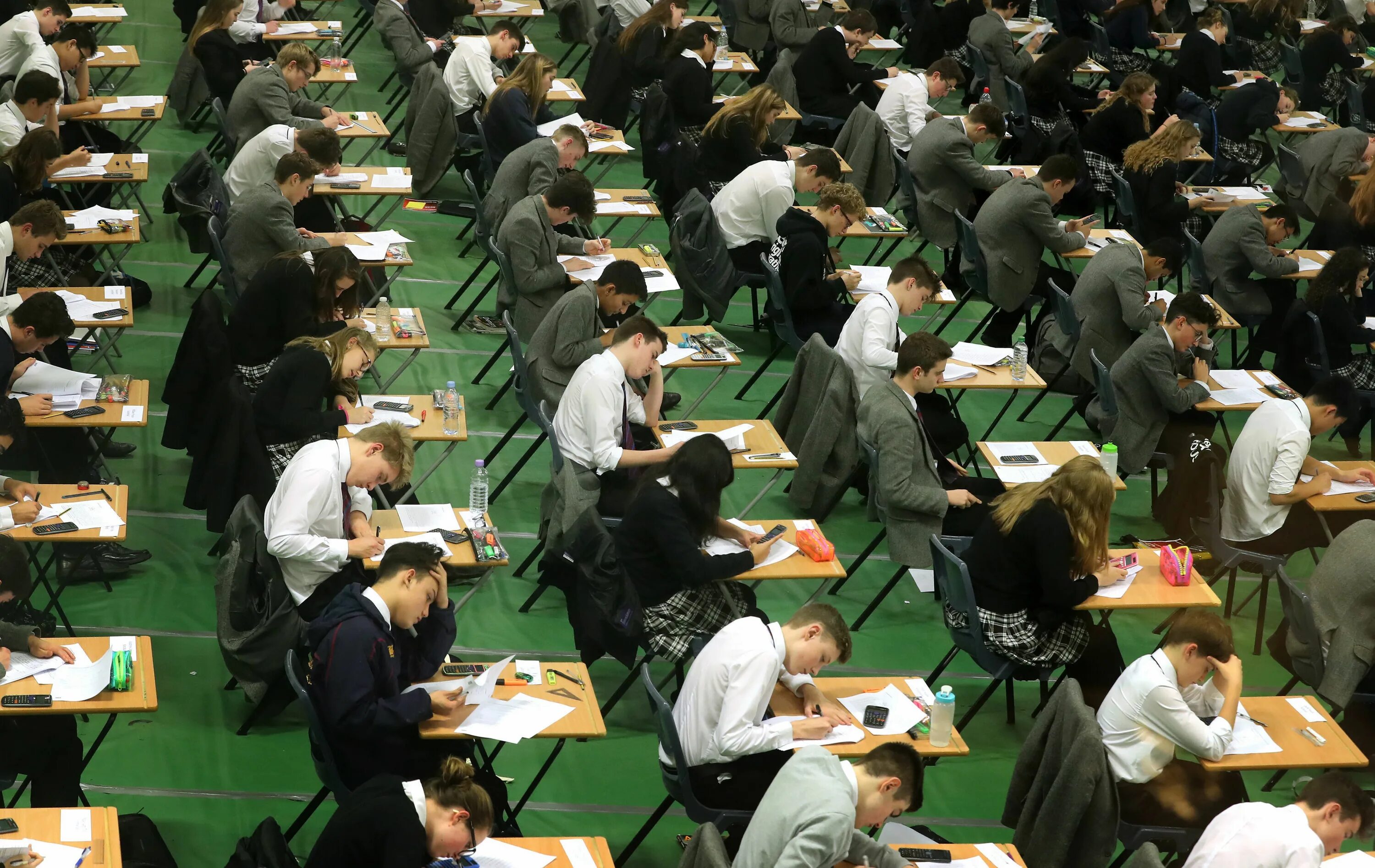 Examinations (GCSE) A-Level, в Великобритании. Экзамены в Британии GCSE. Экзамены в школах Великобритании. A-Levels экзамен. A level exams