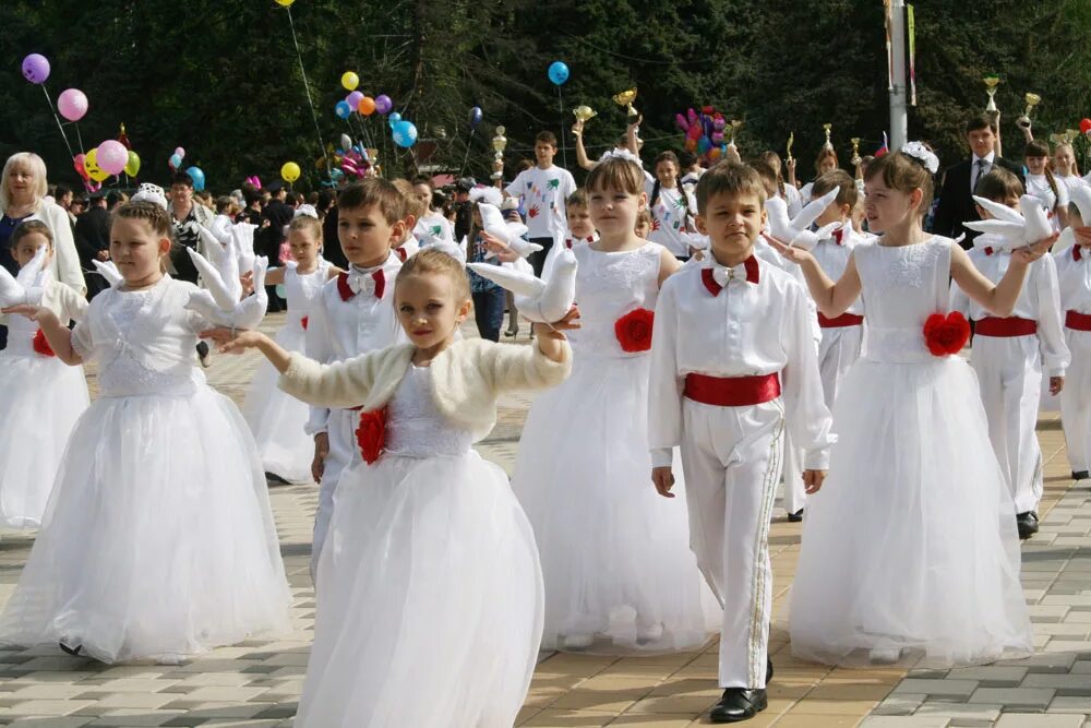 Погода в краснодарском крае в комсомольском. Тихорецк Краснодарский край. Танцы Тихорецк. День города Тихорецка. Народы грода Тихорецк.