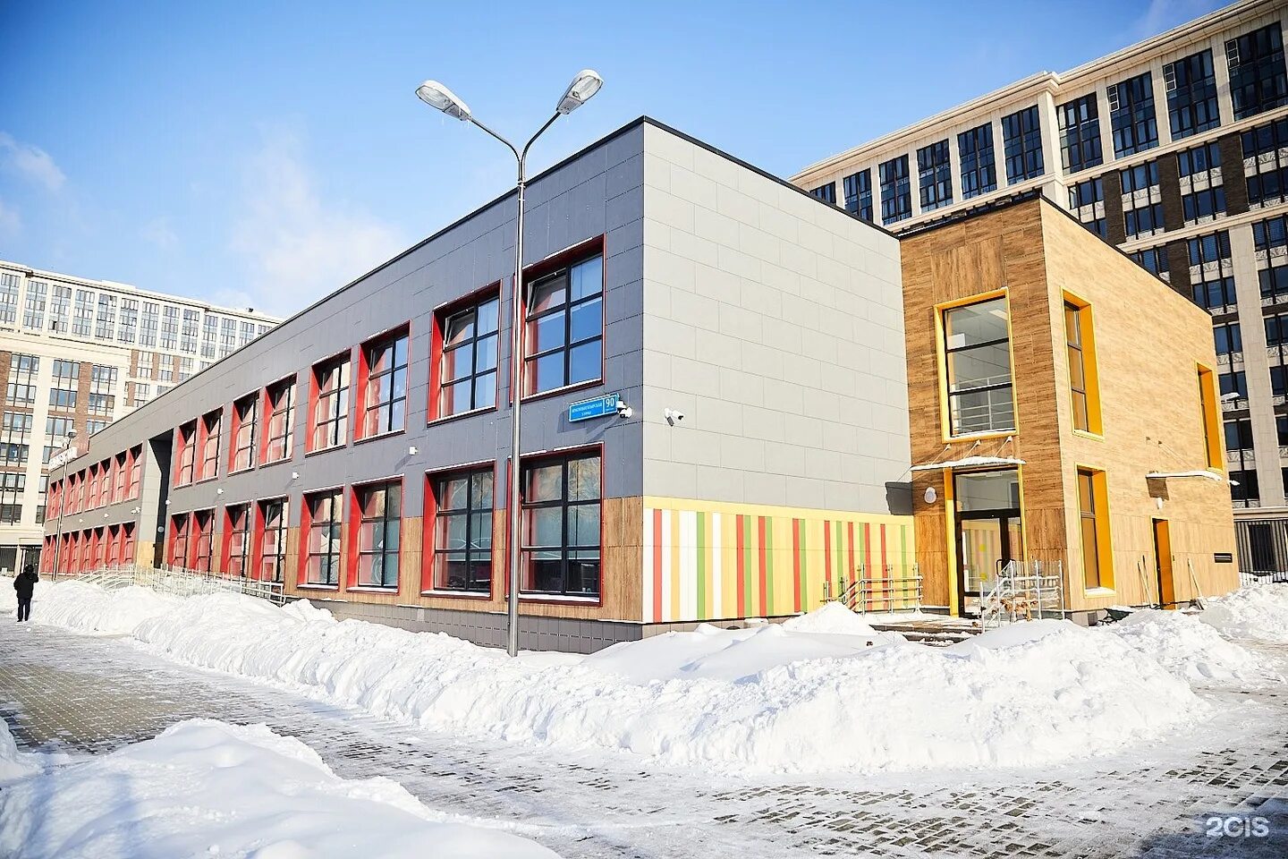 Heritage School Краснобогатырская ул. Heritage International School Москва. Heritage School Преображенская площадь. Школа на улице. Школа международного класса