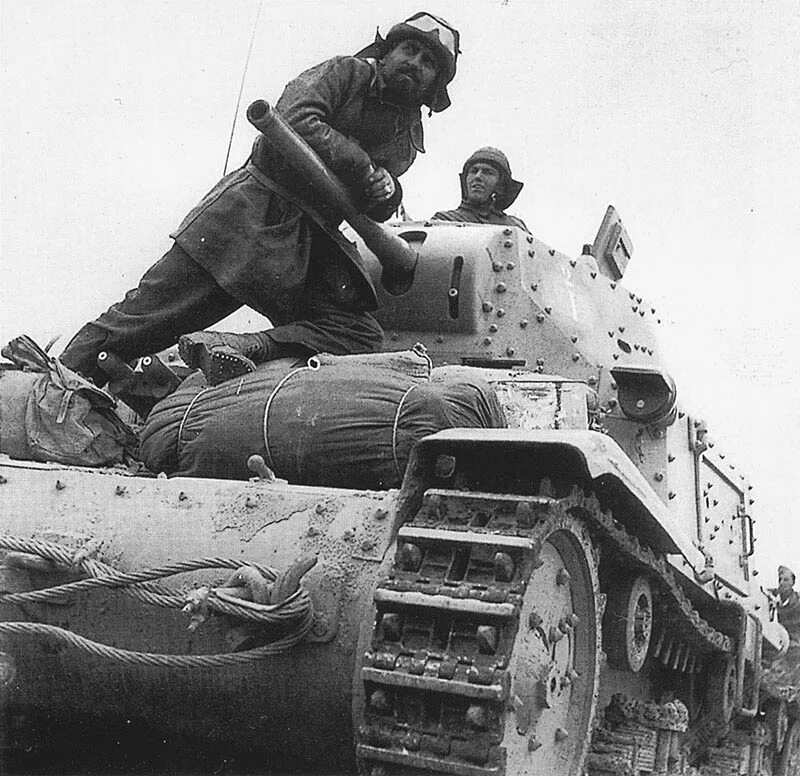 Итальянские танки 2 мировой. Итальянские танкисты во второй мировой войне. Итальянская армия 1940-1943. M13/40 дивизия Ариете. Танковая 40