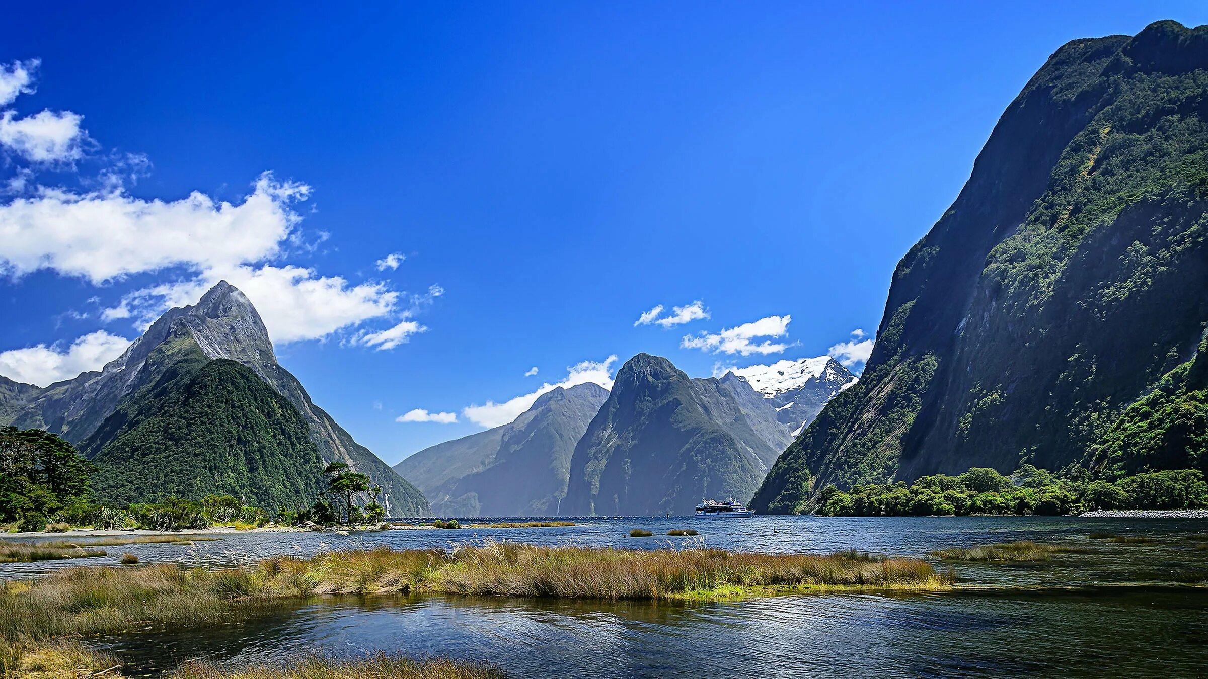 New zealand national. Национальный парк Фьордленд. Милфорд саунд новая Зеландия. Заповедник Фьордленд новая Зеландия. Фьорд Милфорд-саунд в новой Зеландии.