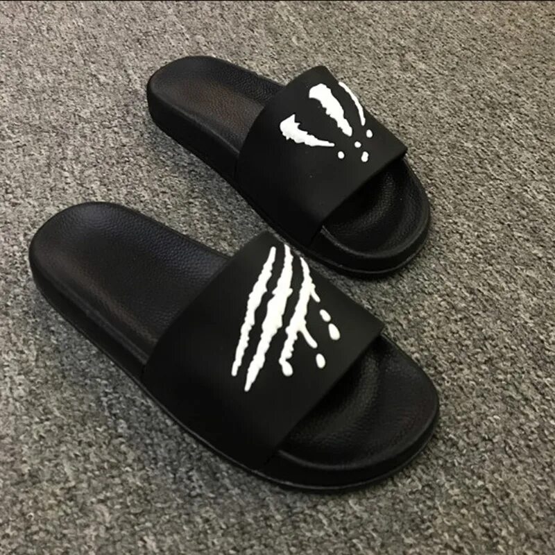 Тапки уличные женские летние. Тапочки уличные. Мужские шлепки тренд 2023. Тапочки мужские уличные. Тапки уличные женские.