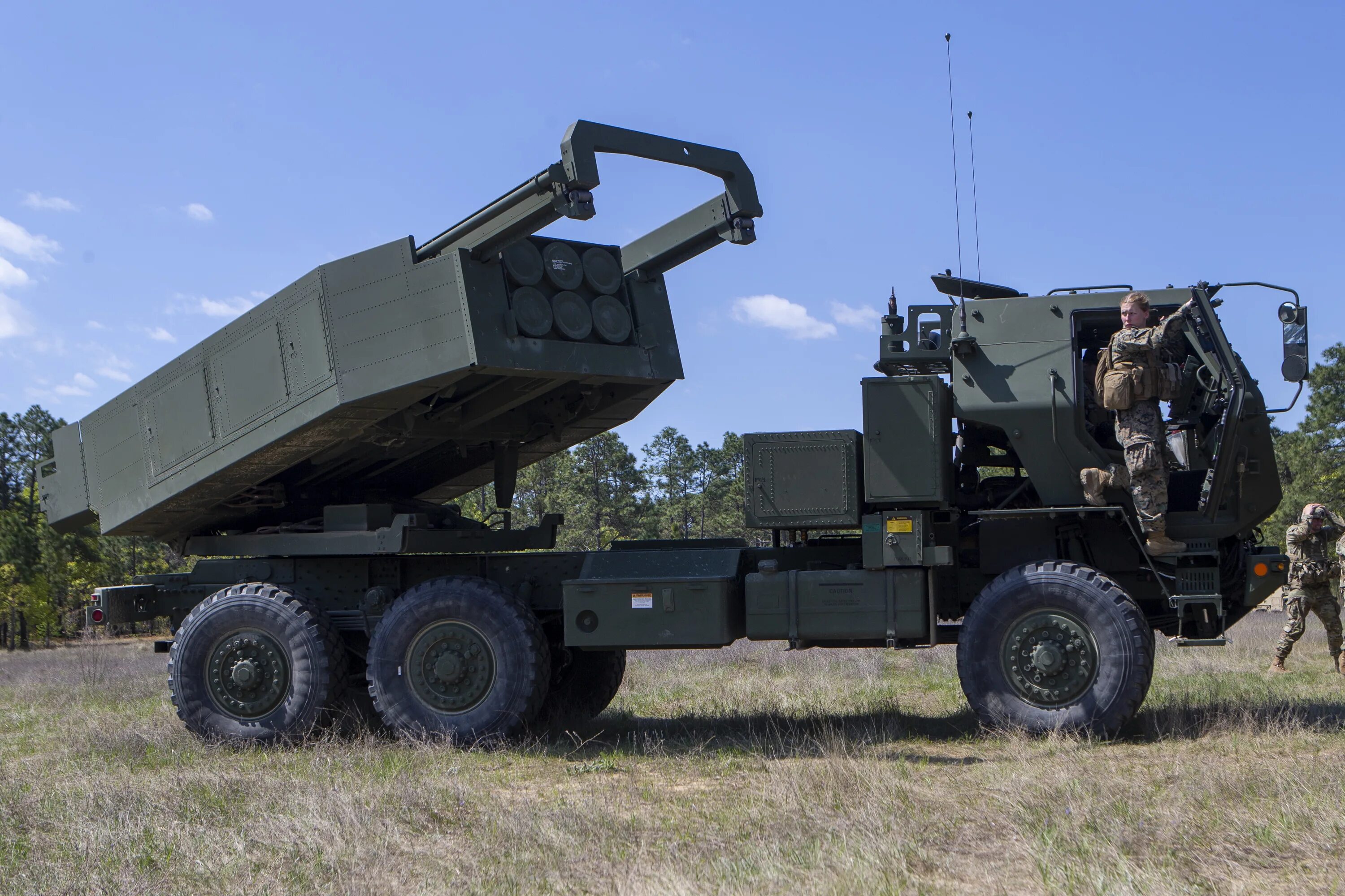 Установка хаймерс. M142 HIMARS. М142 ХИМАРС РСЗО. M142 HIMARS дальность. M142 HIMARS США.