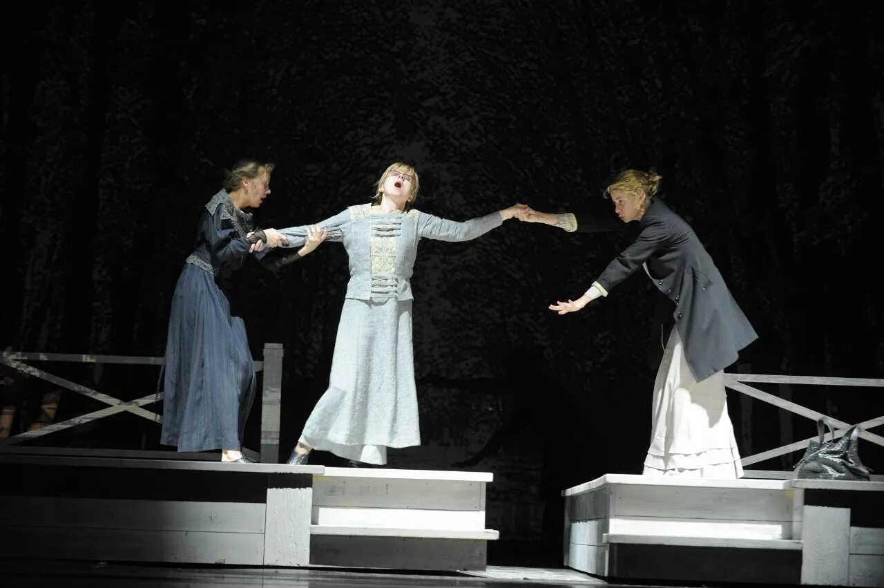 Три сестры'. Три сестры чехова - драма?. Три сестры спектакль погребничко. Три сестры 76 фрагмент. Три сестры на фонтанке.