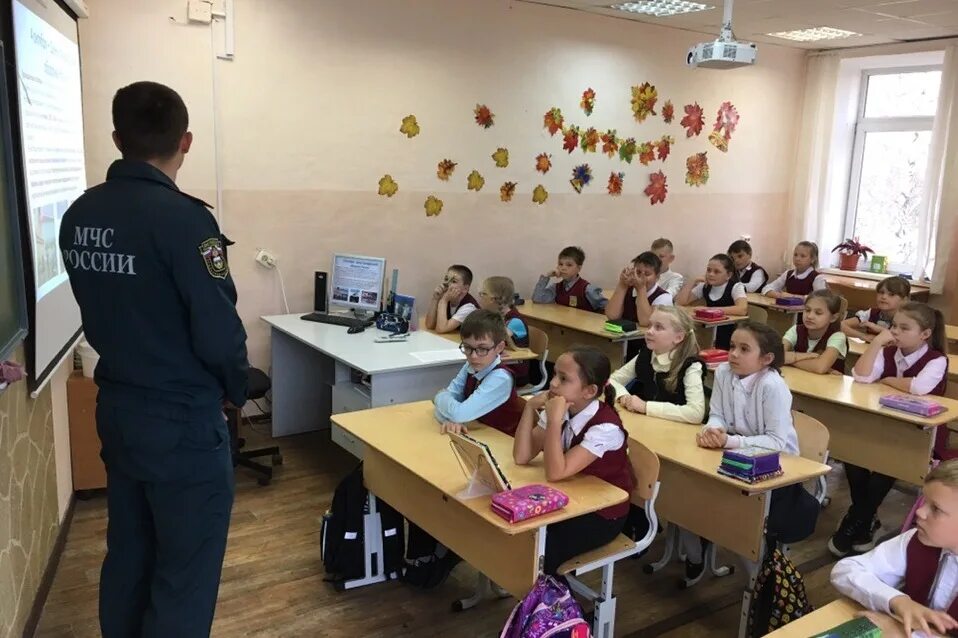 Мчс занятие в школе. Мчс занятия в школах. Кадетский класс мчс в школе. Мчс занятия в школах. Школа мчс.