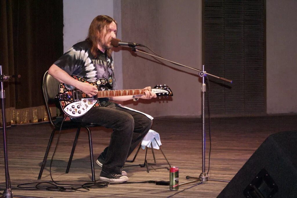 Егор летов 2005. Егор летов rickenbacker. Егор летов 1996. Егор летов 80. Летов играет на гитаре.