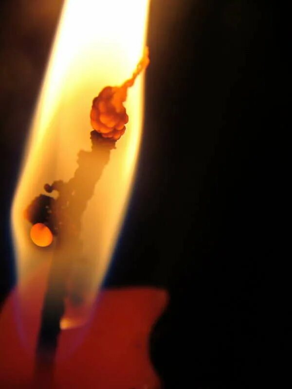 Свечи "огоньки". Как горит фитиль свечи. В пламени свечи. Фитиль свечи горение. Свечи с широким фитилем.