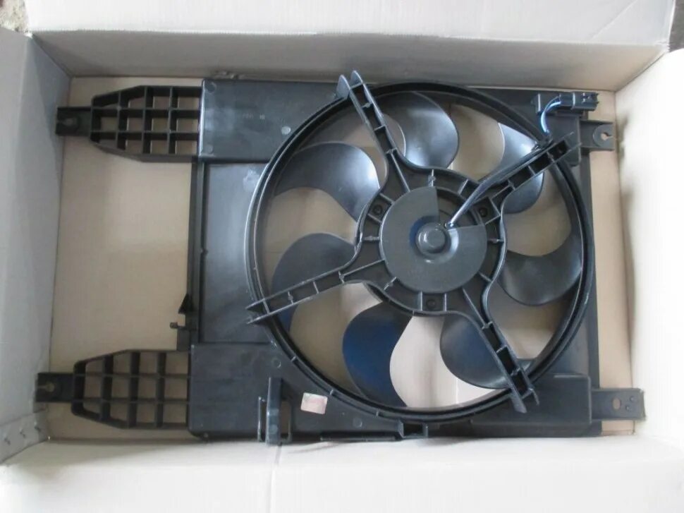 Вентилятор радиатора Шевроле Авео т200. Вентилятор радиатора Шевроле Авео т250. Вентилятор Шевроле Авео т300. Вентилятор охлаждения Chevrolet Aveo 2004.
