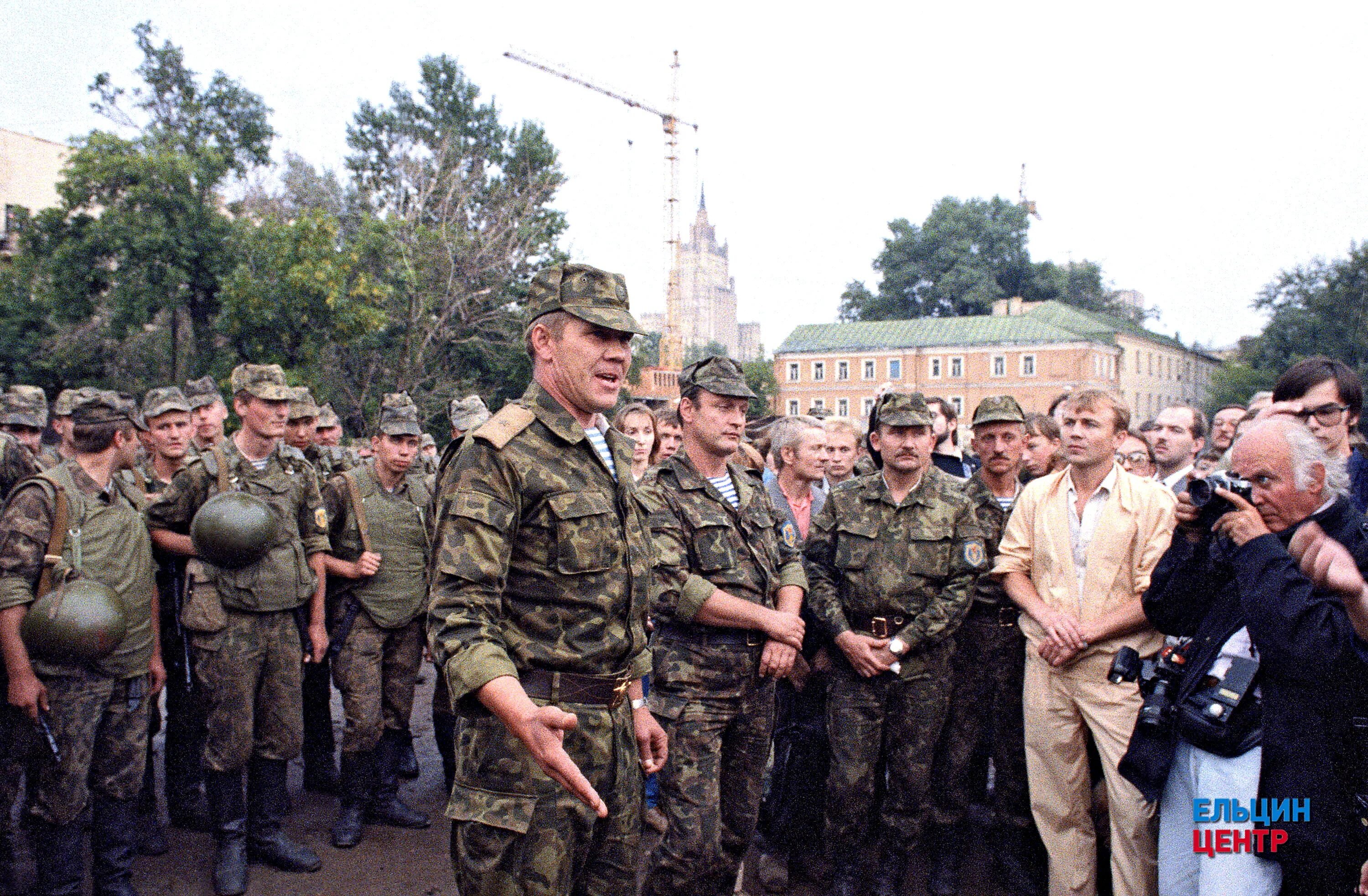 Вс рф 1992. Генерал лебедь Приднестровье 1992. Генерал лебедь в Приднестровье. Генерал лебедь путч.