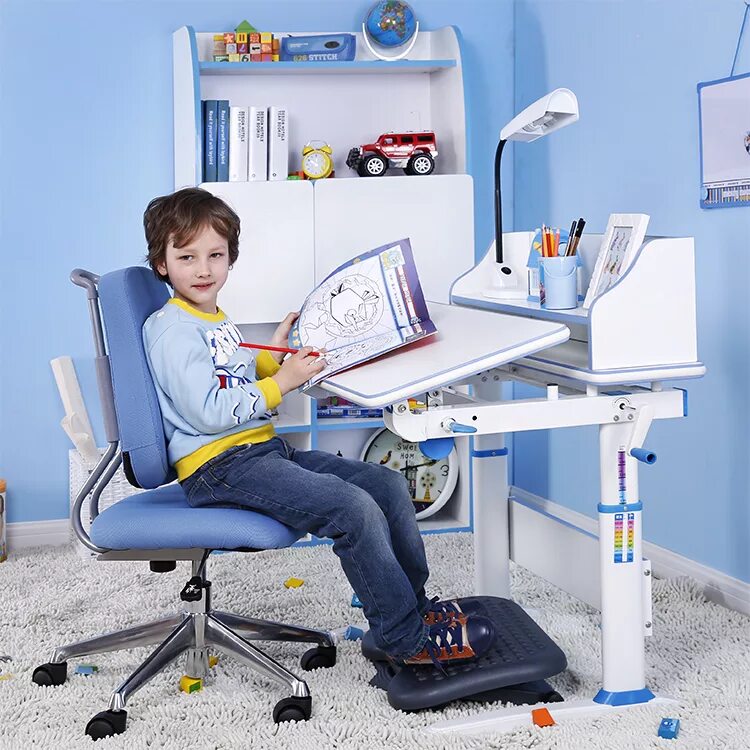 детский учебный стол. детский учебный стол. школьный стол. детский учебный стол. стол для ученика.