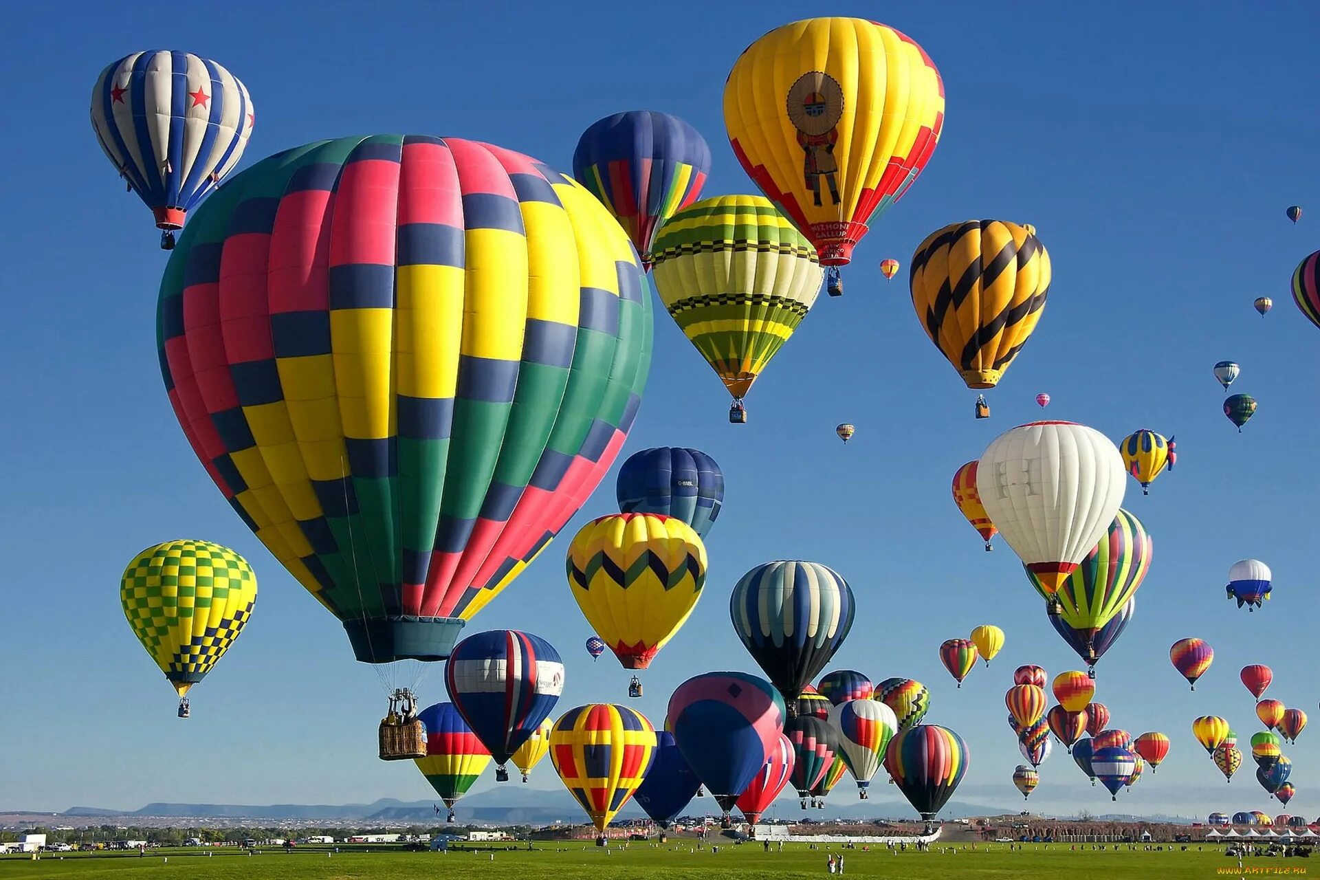 Кунгур воздушные шары фестиваль 2022. Воздушный шар. Воздушный шар с корзиной. Воздушные шары в небе.