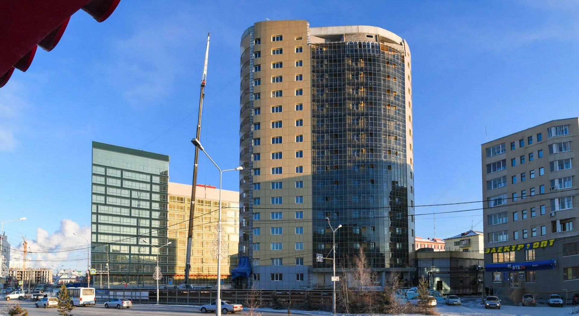 Школа 24 город якутск. Алмазэргиэнбанк здание. Якутская городская национальная гимназия. Улица федора попова 17 якутск. Ленина 19 якутск.